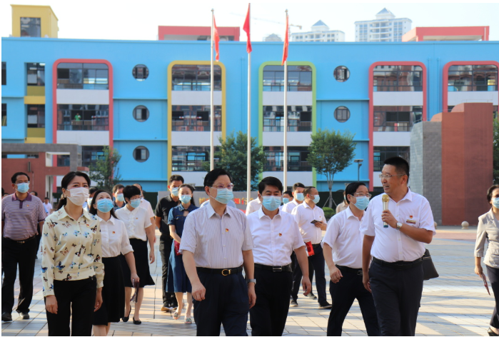 全區民辦學校黨支部標準化規范化建設現場推進會參會人員到我校觀摩黨建工作